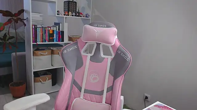 Snapshot of milly_ross chatting on December 29, 2024, 5:21 am milly ross online show from December 29, 2024, 5:21 am