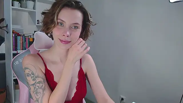 Snapshot of milly_ross chatting on January 2, 2025, 11:20 am milly ross online show from January 2, 2025, 11:20 am