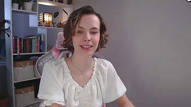 Snapshot of milly_ross chatting on January 18, 2025, 6:24 am milly ross online show from January 18, 2025, 6:24 am