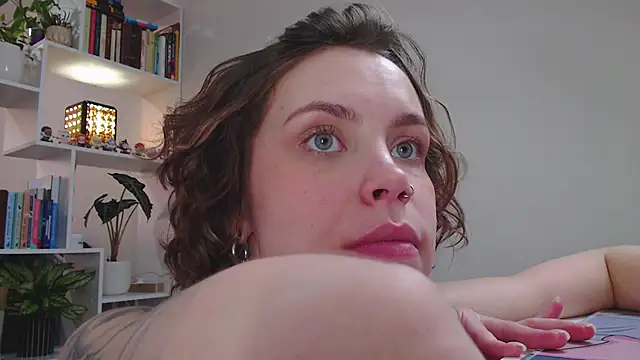 Snapshot of milly_ross chatting on February 6, 2025, 10:59 am milly ross online show from February 6, 2025, 10:59 am