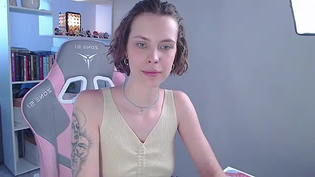 Snapshot of milly_ross chatting on February 24, 2025, 6:38 am milly ross online show from February 24, 2025, 6:38 am