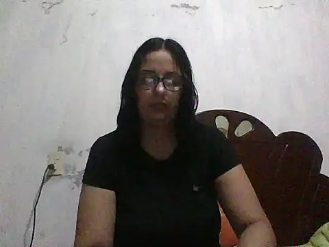 Snapshot of Samanthat33 chatting on March 12, 2025, 6:55 pm Samanthat33 online show from March 12, 2025, 6:55 pm