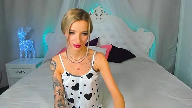 Snapshot of AlinaLovelyX chatting on December 30, 2024, 1:15 am AlinaLovelyX online show from December 30, 2024, 1:15 am