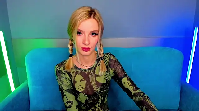 Snapshot of AlinaLovelyX chatting on March 3, 2025, 1:21 am AlinaLovelyX online show from March 3, 2025, 1:21 am