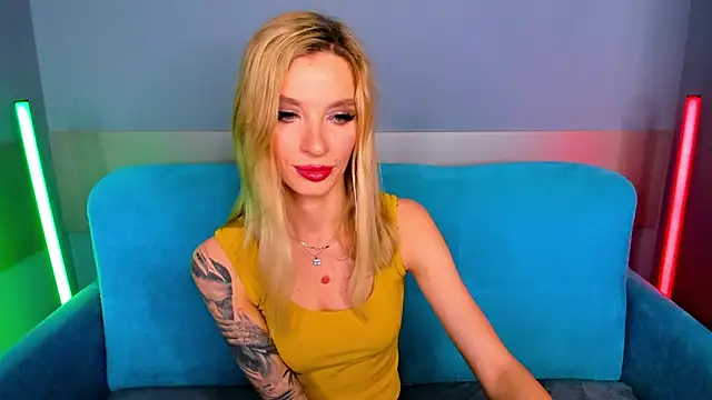 Snapshot of AlinaLovelyX chatting on March 21, 2025, 1:13 am AlinaLovelyX online show from March 21, 2025, 1:13 am