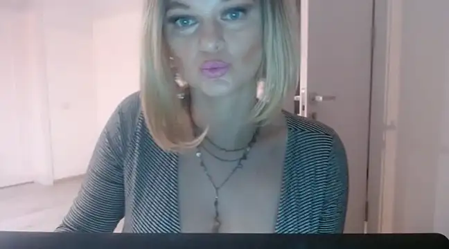 Snapshot of YourSweetJam chatting on December 20, 2024, 6:02 pm YourSweetJam online show from December 20, 2024, 6:02 pm