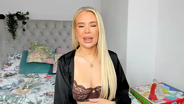 Snapshot of Alexia-Lee chatting on January 14, 2025, 1:17 pm Alexia-Lee online show from January 14, 2025, 1:17 pm