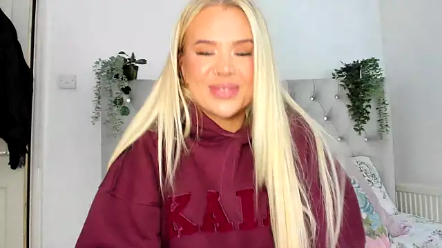 Snapshot of Alexia-Lee chatting on February 7, 2025, 10:40 am Alexia-Lee online show from February 7, 2025, 10:40 am