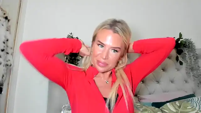 Snapshot of Alexia-Lee chatting on October 1, 2025, 8:04 pm Alexia-Lee online show from October 1, 2025, 8:04 pm