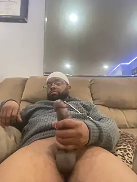 Snapshot of Enos3 chatting on October 27, 2025, 12:31 pm Enos3 online show from October 27, 2025, 12:31 pm