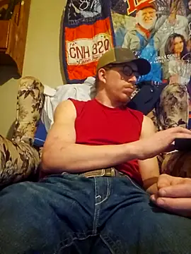 Snapshot of REDHAMMER_ chatting on March 11, 2025, 12:33 am REDHAMMER online show from March 11, 2025, 12:33 am