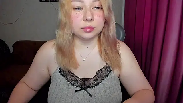 Snapshot of Milafoxxxy chatting on October 20, 2025, 10:05 am Milafoxxxy online show from October 20, 2025, 10:05 am