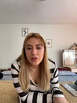 Snapshot of Alexxabootty chatting on November 6, 2025, 7:15 pm Alexxabootty online show from November 6, 2025, 7:15 pm