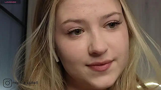 Snapshot of Monikacutie chatting on December 29, 2024, 10:12 am Monikacutie online show from December 29, 2024, 10:12 am