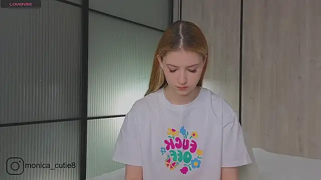 Snapshot of Monikacutie chatting on February 24, 2025, 4:05 am Monikacutie online show from February 24, 2025, 4:05 am