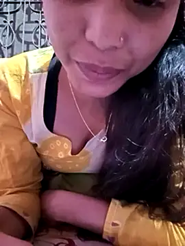 Snapshot of Aruyeshi- chatting on March 7, 2025, 7:52 am Aruyeshi- online show from March 7, 2025, 7:52 am