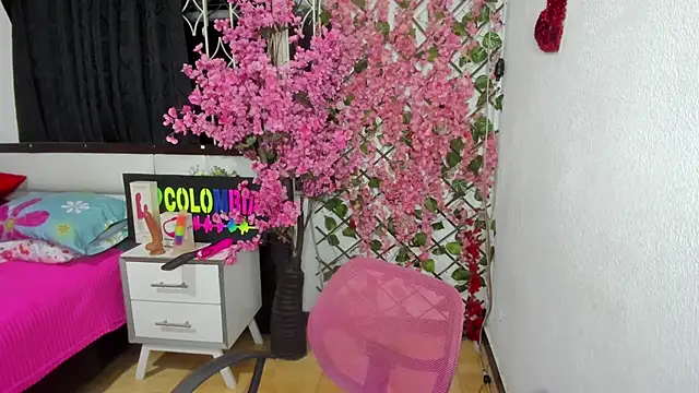 Snapshot of karenmilf_4 chatting on September 14, 2025, 4:22 am karenmilf 4 online show from September 14, 2025, 4:22 am