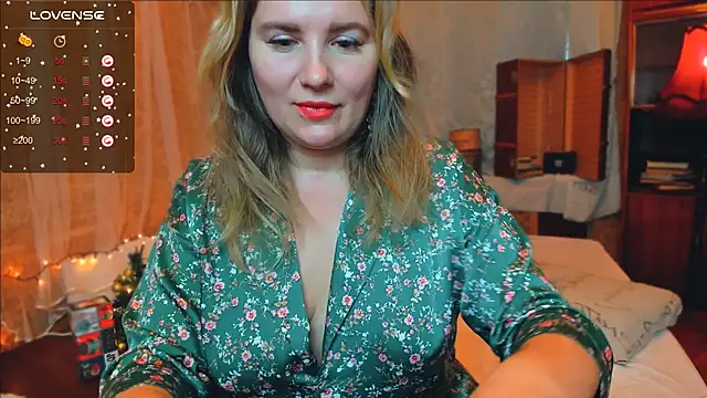 Snapshot of Your_Julia_Burns chatting on December 26, 2024, 11:32 am Your Julia Burns online show from December 26, 2024, 11:32 am