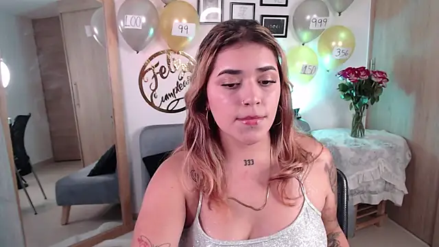 Snapshot of JoselinFlower_ chatting on March 23, 2025, 12:36 am JoselinFlower  online show from March 23, 2025, 12:36 am
