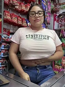 Snapshot of Sol_biglips chatting on December 7, 2024, 8:27 pm Sol biglips online show from December 7, 2024, 8:27 pm