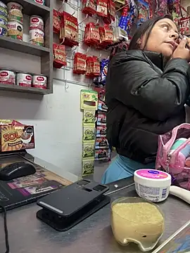 Snapshot of Sol_biglips chatting on January 2, 2025, 3:19 pm Sol biglips online show from January 2, 2025, 3:19 pm