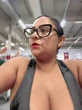 Snapshot of Sol_biglips chatting on January 27, 2025, 2:35 pm Sol biglips online show from January 27, 2025, 2:35 pm