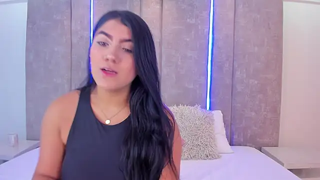 Snapshot of PaulinaDuarte chatting on February 3, 2025, 11:42 am PaulinaDuarte online show from February 3, 2025, 11:42 am