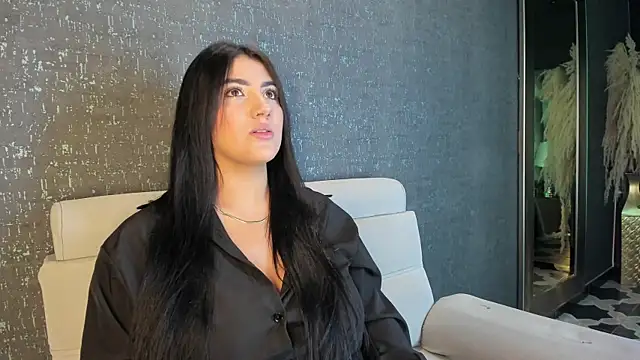 Snapshot of PaulinaDuarte chatting on October 3, 2025, 11:40 am PaulinaDuarte online show from October 3, 2025, 11:40 am