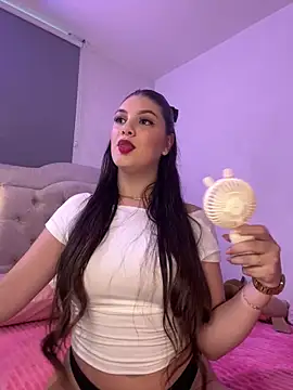 Snapshot of EmilyS__ chatting on January 17, 2025, 10:23 pm EmilyS online show from January 17, 2025, 10:23 pm