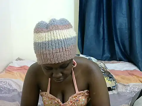Snapshot of Kariselle- chatting on February 27, 2025, 3:37 pm Kariselle- online show from February 27, 2025, 3:37 pm