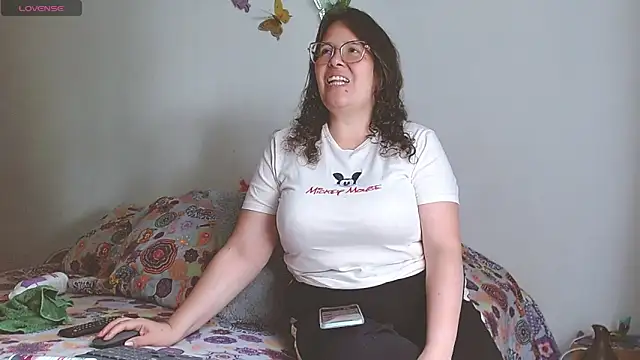 Snapshot of honeyhot_paty chatting on January 4, 2025, 8:59 pm honeyhot paty online show from January 4, 2025, 8:59 pm