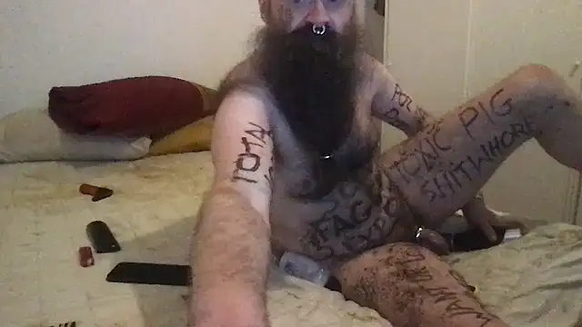 Snapshot of JunkieShitPig chatting on March 21, 2025, 11:23 pm JunkieShitPig online show from March 21, 2025, 11:23 pm