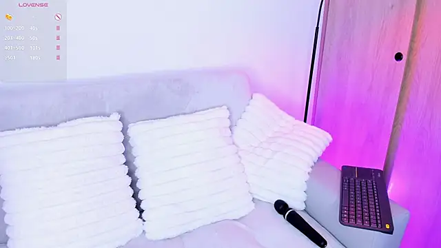 Snapshot of meow_moon_ chatting on October 27, 2025, 11:25 am meow moon  online show from October 27, 2025, 11:25 am