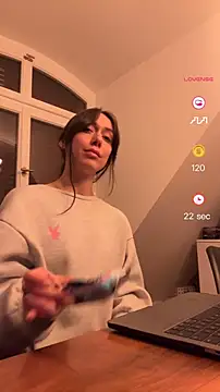 emiliasommer online show from October 1, 2025, 6:58 pm