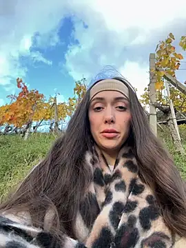 emiliasommer online show from October 24, 2025, 3:08 pm