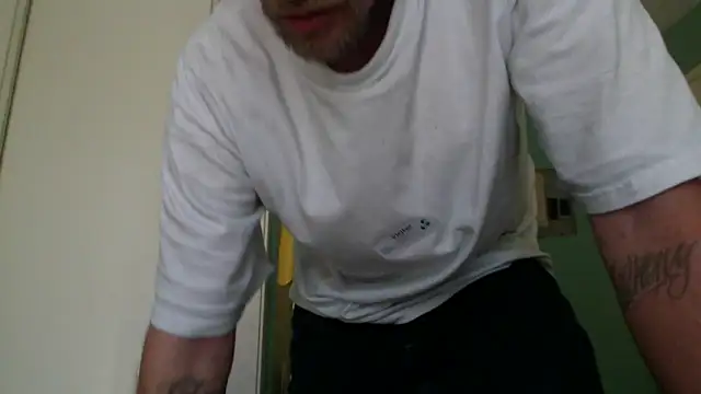 BIGWHITECOCKDOC36 online show from October 4, 2025, 8:40 pm