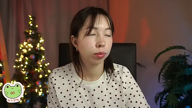 Snapshot of Sarah_Son chatting on January 5, 2025, 5:41 am Sarah Son online show from January 5, 2025, 5:41 am