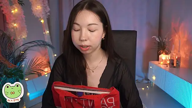 Snapshot of Sarah_Son chatting on February 25, 2025, 6:03 am Sarah Son online show from February 25, 2025, 6:03 am