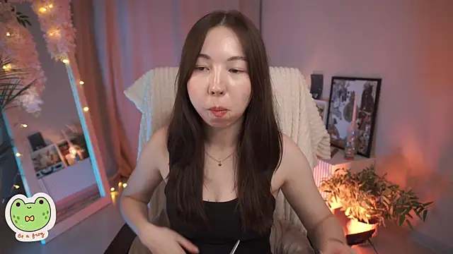 Snapshot of Sarah_Son chatting on March 18, 2025, 8:36 am Sarah Son online show from March 18, 2025, 8:36 am