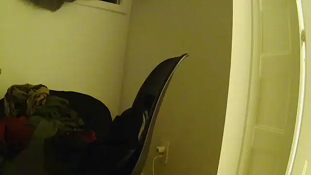 Snapshot of L0cKyseven77 chatting on October 16, 2025, 12:33 am L0cKyseven77 online show from October 16, 2025, 12:33 am