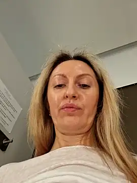 Snapshot of Miss____Mia_ chatting on February 22, 2025, 3:25 pm Miss    Mia  online show from February 22, 2025, 3:25 pm