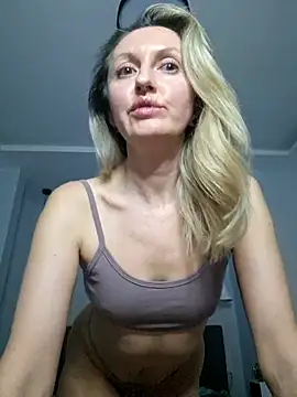 Snapshot of Miss____Mia_ chatting on March 5, 2025, 5:50 pm Miss    Mia  online show from March 5, 2025, 5:50 pm