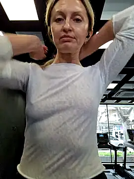 Snapshot of Miss____Mia_ chatting on March 18, 2025, 12:14 pm Miss    Mia  online show from March 18, 2025, 12:14 pm