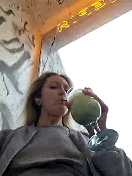 Snapshot of Miss____Mia_ chatting on October 13, 2025, 1:44 pm Miss    Mia  online show from October 13, 2025, 1:44 pm