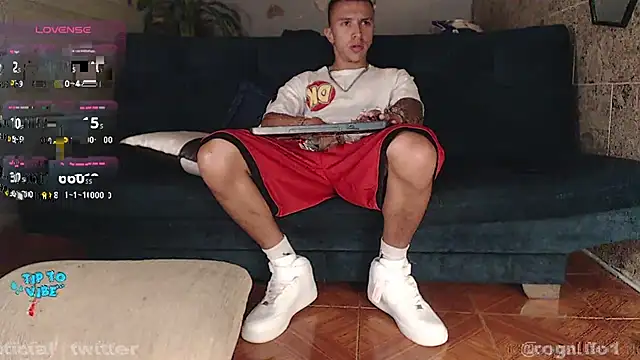 Snapshot of rogert_xx chatting on December 5, 2024, 12:41 am rogert xx online show from December 5, 2024, 12:41 am