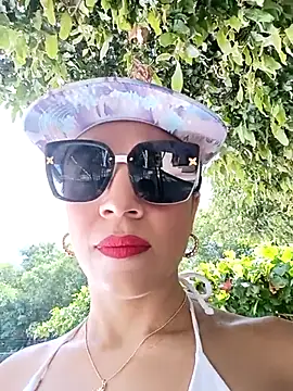 Snapshot of _joanne_and_oliver_ chatting on November 12, 2025, 5:24 pm joanne and oliver online show from November 12, 2025, 5:24 pm