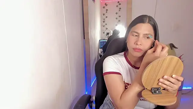 Snapshot of hellensexy chatting on December 17, 2024, 9:16 pm hellensexy online show from December 17, 2024, 9:16 pm