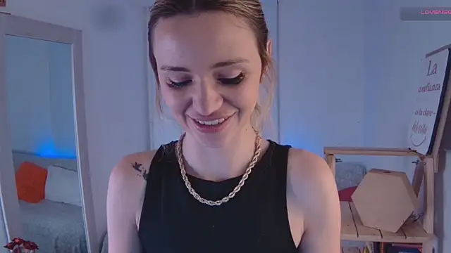 Snapshot of Lucy_Princes chatting on January 20, 2025, 2:43 am Lucy Princes online show from January 20, 2025, 2:43 am