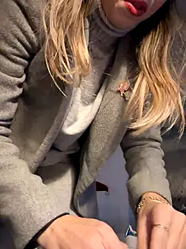 Snapshot of SonyaD_ chatting on December 4, 2024, 6:22 am SonyaD online show from December 4, 2024, 6:22 am