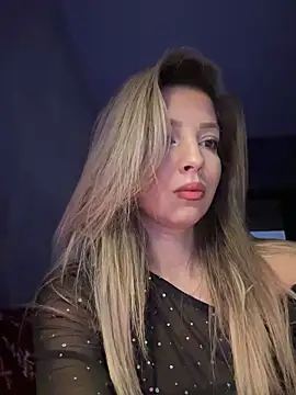 Snapshot of SonyaD_ chatting on December 9, 2024, 6:01 am SonyaD online show from December 9, 2024, 6:01 am